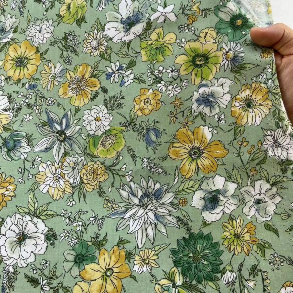 Pure Cotton Poplin Printed Fabric – Vintage Floral Craft Cloth