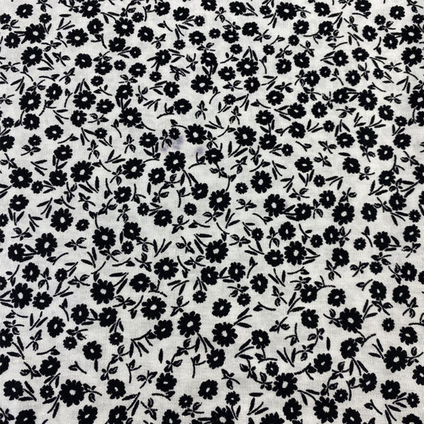 100% Cotton Daisy Floral Printed Fabric — Lightweight & Skin-Friendly