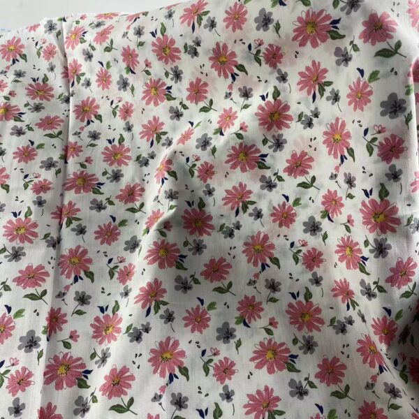 100% Cotton Reactive Daisy Printed Fabric — Soft & Colorfast Poplin