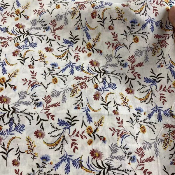 Soft Cotton Poplin Floral Print Fabric — Lightweight Material for Summer Apparel