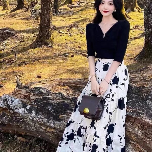 100% Cotton Black & White Rose Printed Fabric — Elegant & Breathable Poplin