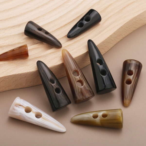 Wholesale Resin Imitation Horn Buttons for Women's Coats and Trench Coats Sheep Horn Buttons for Cashmere Coats and Outerwear Decorative Imitation Horn Buttons