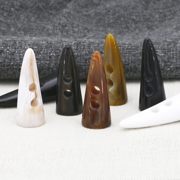 Wholesale Resin Imitation Horn Buttons for Women's Coats and Trench Coats Sheep Horn Buttons for Cashmere Coats and Outerwear Decorative Imitation Horn Buttons